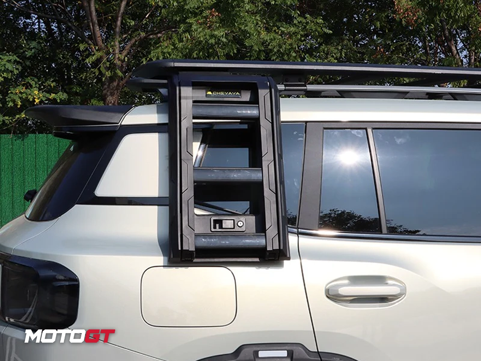 سلم جانبي قابل للطي من جيتور تي 1 — 3